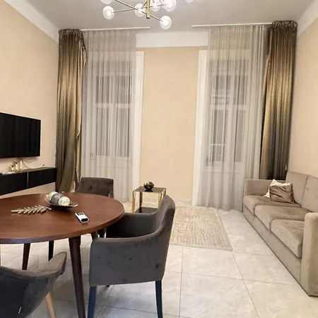 Dohany Dreamy Delight Next To Synagogue בודפשט