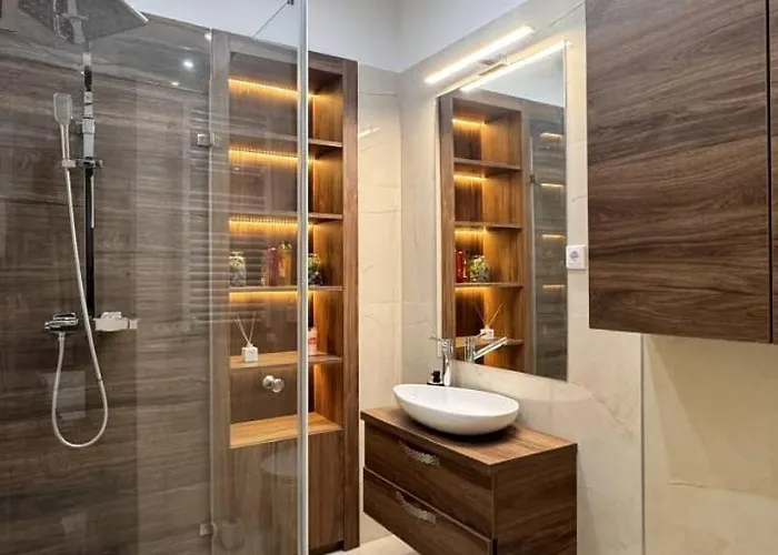 Dohany Dreamy Delight Next To Synagogue