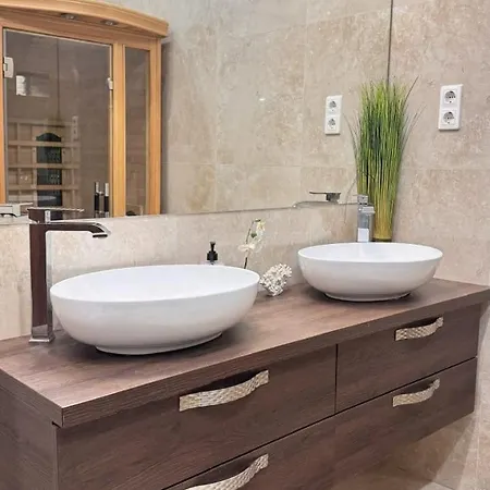 Dohany Dreamy Delight Next To Synagogue شقة